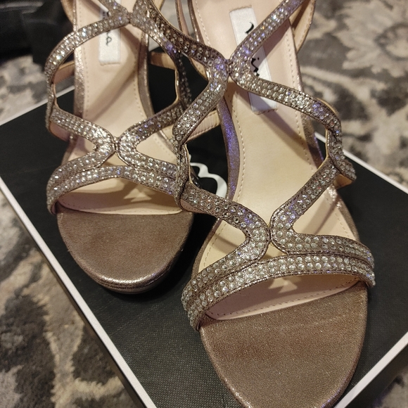 Size 8M, Nina brand heels - Picture 4 of 4